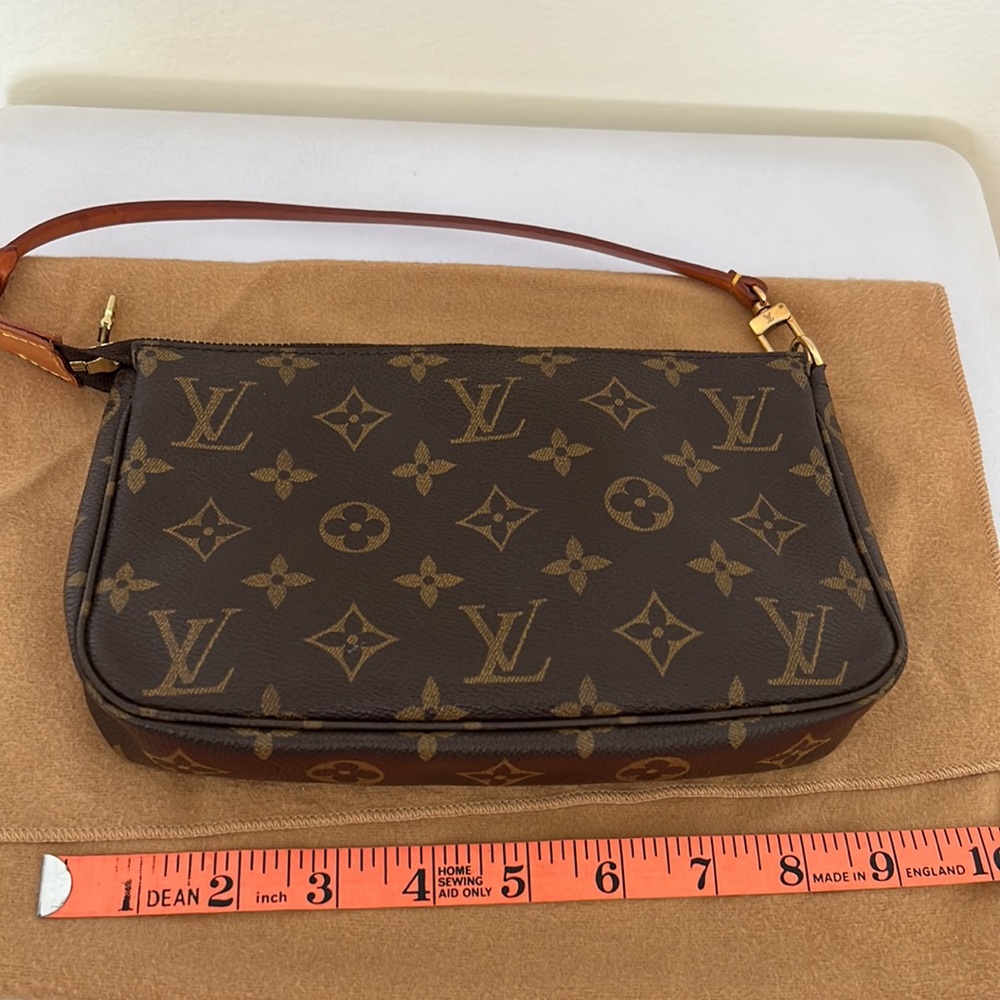 Louis Vuitton Pochette iconic bag. - Picture 7 of 10